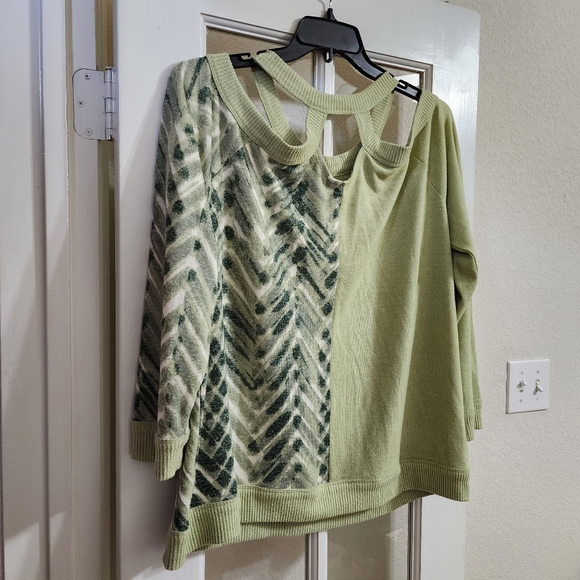 NWOT Cato XL Green Colorblock Cold Shoulder Sweater Top Cutout Neck - Picture 5 of 13